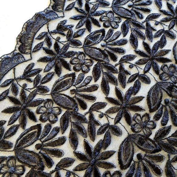 LACE EMBROIDERED FLORAL FABRIC BLACK NEW 70" x 38" CRAFT SEWING DECOR - Picture 6 of 6
